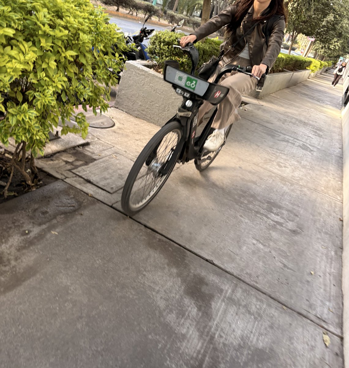 devilinfa's tweet photo. Oye ⁦@ecobici⁩ tus usuarios necesitan educación y cultura vial. Antes de que intervengan otro tipo de soluciones más estrictas que nos afecten a todos los #ciclistasresponsables ⁦@HSBC⁩ https://t.co/v8U5mRW1i9