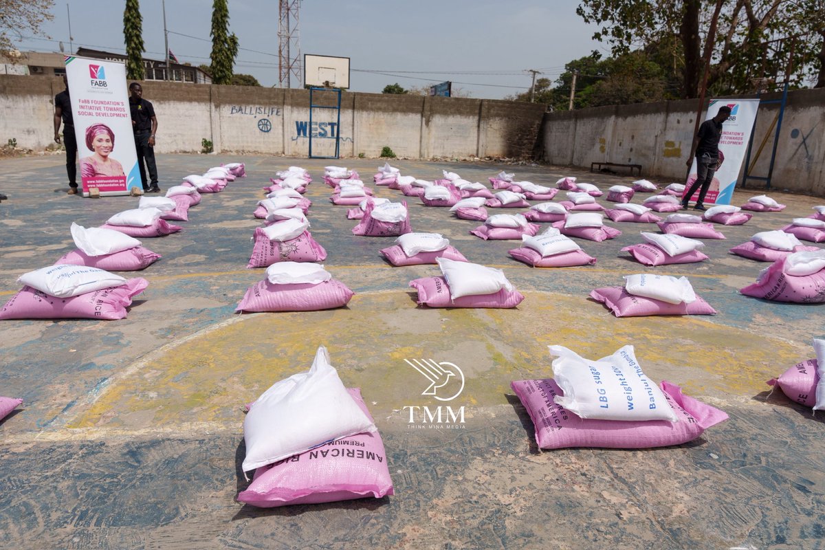 thinkMinaInt's tweet photo. FABB FOUNDATION RAMADAN DISTRIBUTION 🌙🤝

This Ramadan, the FABB Foundation—led by Her Excellency Fatou Bah-Barrow—is supporting the #needy, especially women and children, bringing #hope and dignity across communities in The Gambia. 💛

#FABBFoundation #RamadanDistribution https://t.co/zlpdSQIJRH