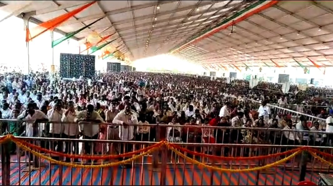 ಇಂದು ಜಿಲ್ಲಾಢಳಿತ, ಜಿಲ್ಲಾ ಪಂಚಾಯಿತಿಯಿಂದ ಚಿಕ್ಕಬಳ್ಳಾಪುರದಲ್ಲಿ 25,000 ಕಂದಾಯ ಸೇವೆಗಳ ದಾಖಲೆ ವಿತರಣೆ&amp;ವಿಶೇಷ ಕಂದಾಯ ಗ್ರಾಮ ಅಭಿಯಾನ 2.0 ಚಾಲನೆ ಕಾರ್ಯಕ್ರಮವನ್ನು ಶ್ರೀ ಪ್ರದೀಪ್ ಈಶ್ವರ್ ಮಾನ್ಯ ಶಾಸಕರ  ಅಧ್ಯಕ್ಷತೆಲಿ ಹಾಗು ಮಾನ್ಯ ಜಿಲ್ಲಾ ಉಸ್ತುವಾರಿ ಸಚಿವರು,ಕಂದಾಯ ಸಚಿವರು,ಮಾನ್ಯDC ಮಾನ್ಯ CEO ರವರ ಉಪಸ್ಥಿತಿಯಲ್ಲಿ ಮಾಡಲಾಯಿತು.