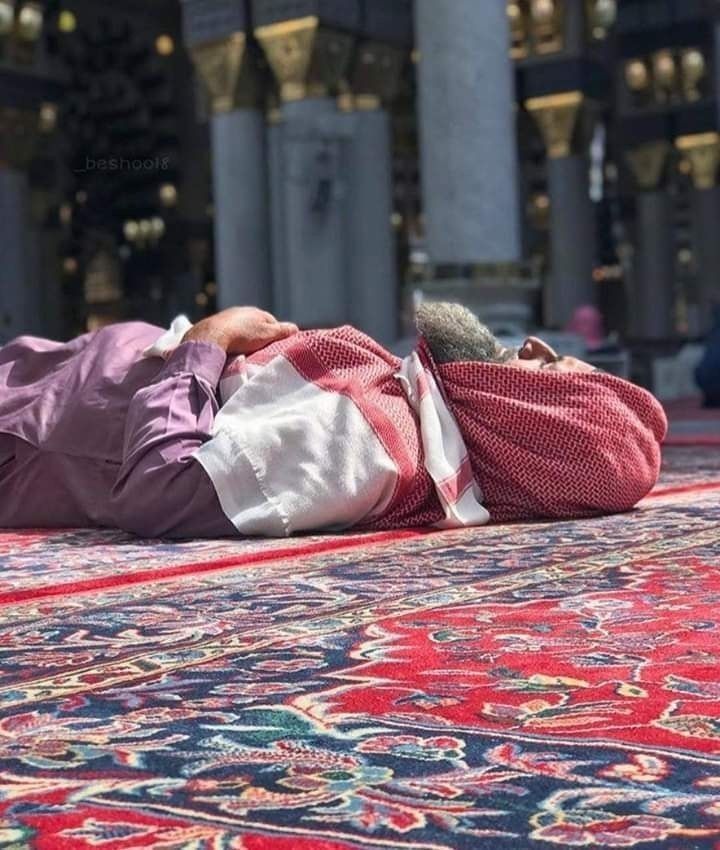 3alsaeedi87's tweet photo. ربّي على الدنيا أعِنّي
وبما يسرُّ أقِرّ عيني

وتولّني والطُف بحاليَ
يا مهيمنُ وارْض عنّي

وانظر إليّ .. نفضْتُ كفّيَ
خيبةً ويئسْتُ منّي

إنّي أُحبّكَ -رغم تقصيري
بحقكِ- يا كريمُ فلا تهِنّي💔

مالي سواك إذا رجوتُ
ورأسُ مالي حُسْن ظنّي !

#عبدالله_السعيدي
#ساعه_استجابة 
#٩رمضان https://t.co/1IrBm3Dy1H