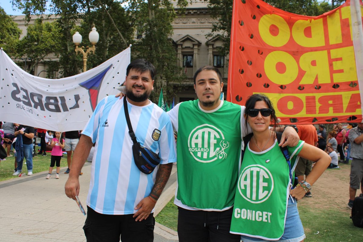 ATERosario's tweet image. #ParoNacional #Ate
En instantes inicia el acto unitario del FreSU en Plaza San Martin en el marco del plan de lucha contra el proyecto esclavista del gobierno nacional 
#NOaLaReformaLaboral
#SalariosDignos