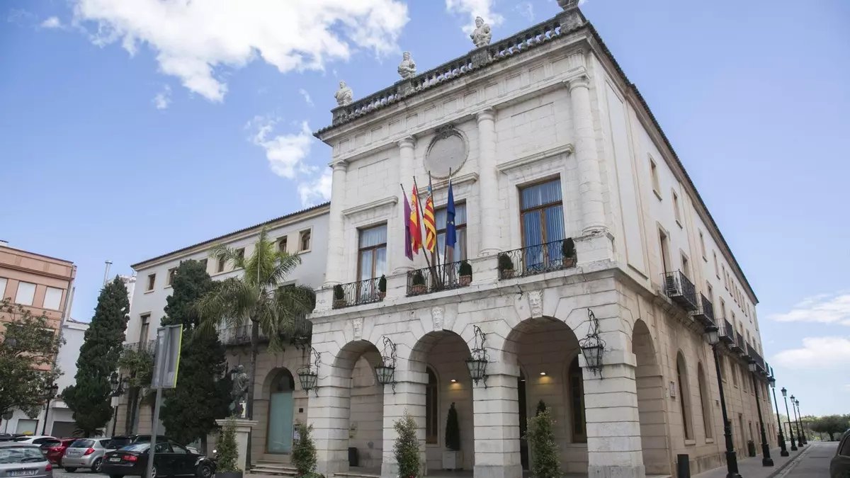 Gandia es rebel·la contra el veto del PP als autors catalans i balears: donarà llibres de Rodoreda i Llull als instituts
eldiario.es/comunitat-vale…