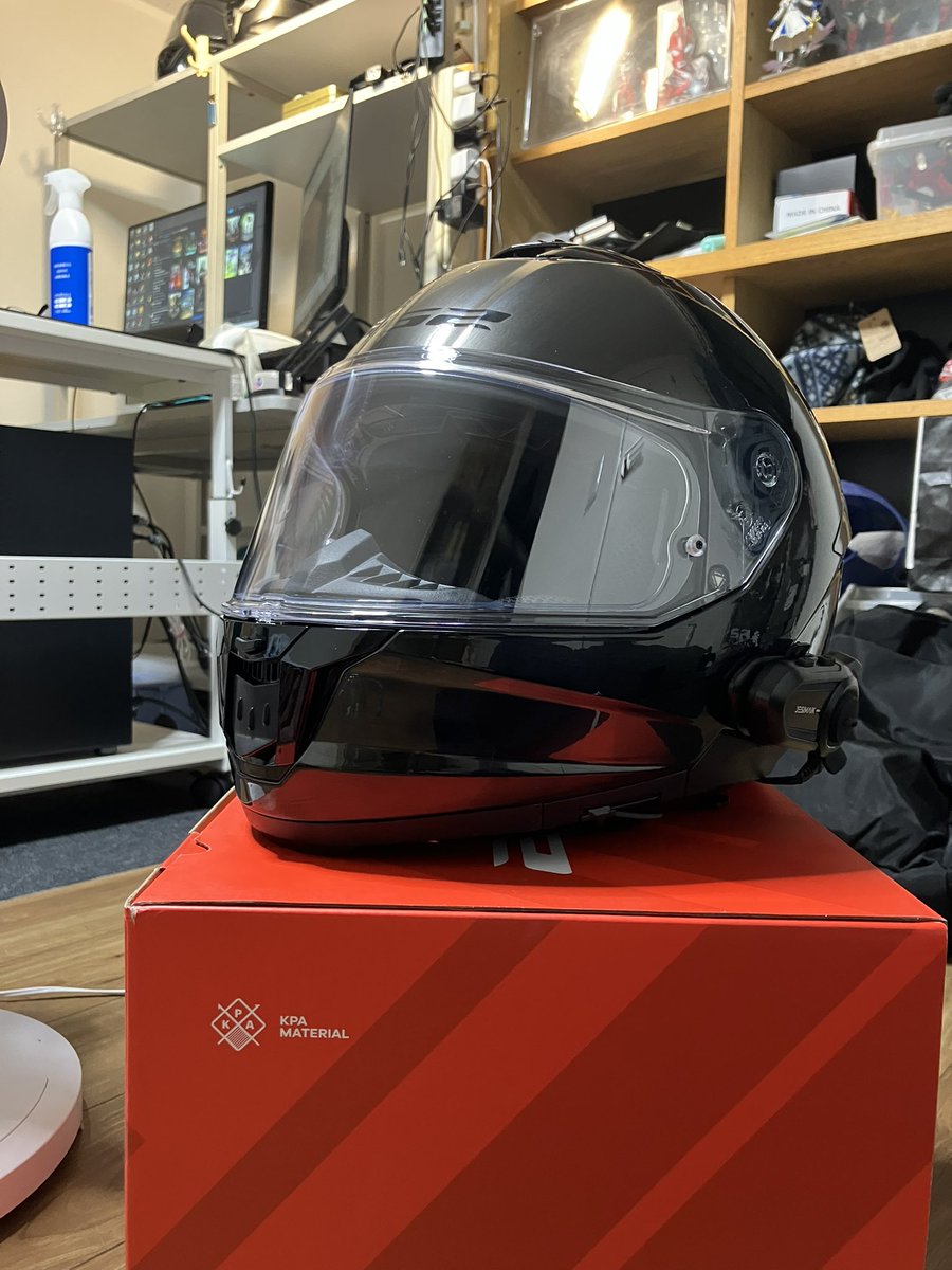 KOUTAKU_Z's tweet photo. 愛用してたLS2のCHALLENGER Fがそろそろ使用開始から3年経つし結構くたびれてきたんで、思い切って新ヘルメット購入
今回もLS2で、前から気になってたジャパンフィットモデルのSTREAM2
ジャパンフィットというだけあって被り心地良いし、ベンチ性能もすごい
そして相変わらずデザインがカッコいい https://t.co/GZyHLqundk