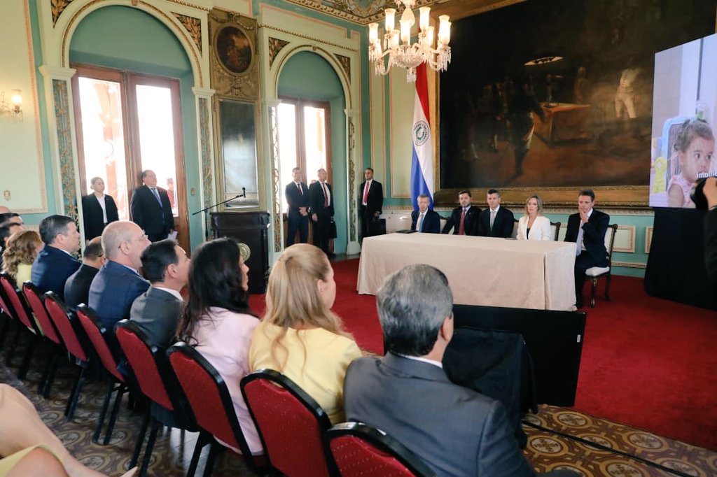mreparaguay's tweet photo. El canciller Rubén Ramírez Lezcano participó esta mañana del acto de presentación del nuevo modelo de gestión hospitalaria para el Hospital Nacional de Itauguá, llevado a cabo en Palacio de Gobierno. https://t.co/bhTq6yR3lq