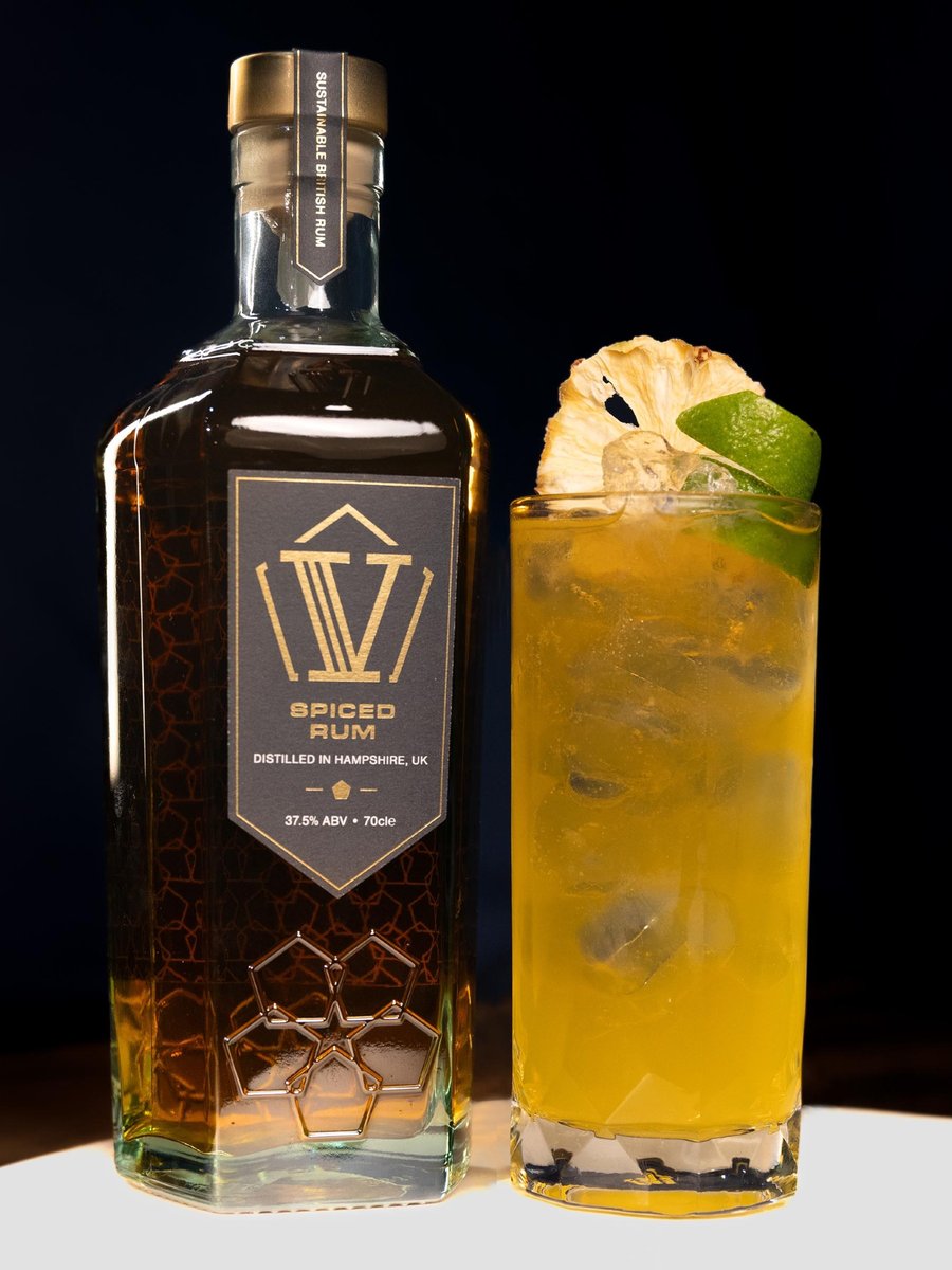vrumofficial's tweet image. Need saving from another rainy day? 🌦️

Serve up your own slice of sunshine with a wonderfully golden spiced rum cocktail. Just mix V Spiced Rum with your favourite pineapple soda, and raise a toast to the warmer days ahead ☀️

#vrum #spicedrum