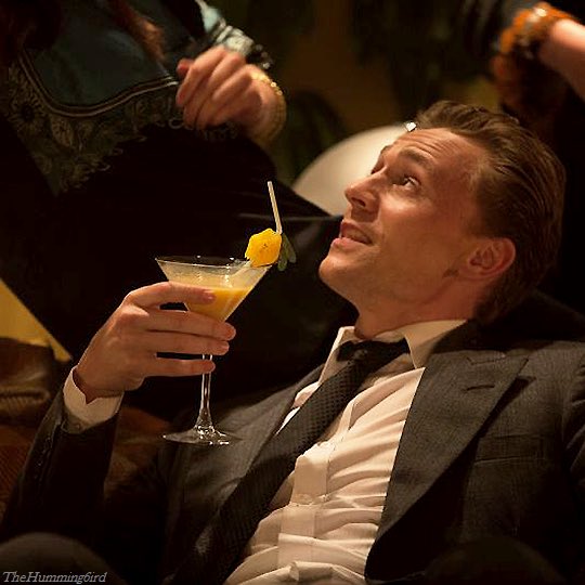 sabrina_amadori's tweet photo. #hiddlesmonth Day 27
About #TomHiddleston:
One of his favourite alcoholic beverages is a Jameson on ice for a home night with a good movie, but for a night out he would choose a vodka tonic.
๐ธ credits to sources https://t.co/hM4Qgve2qE
