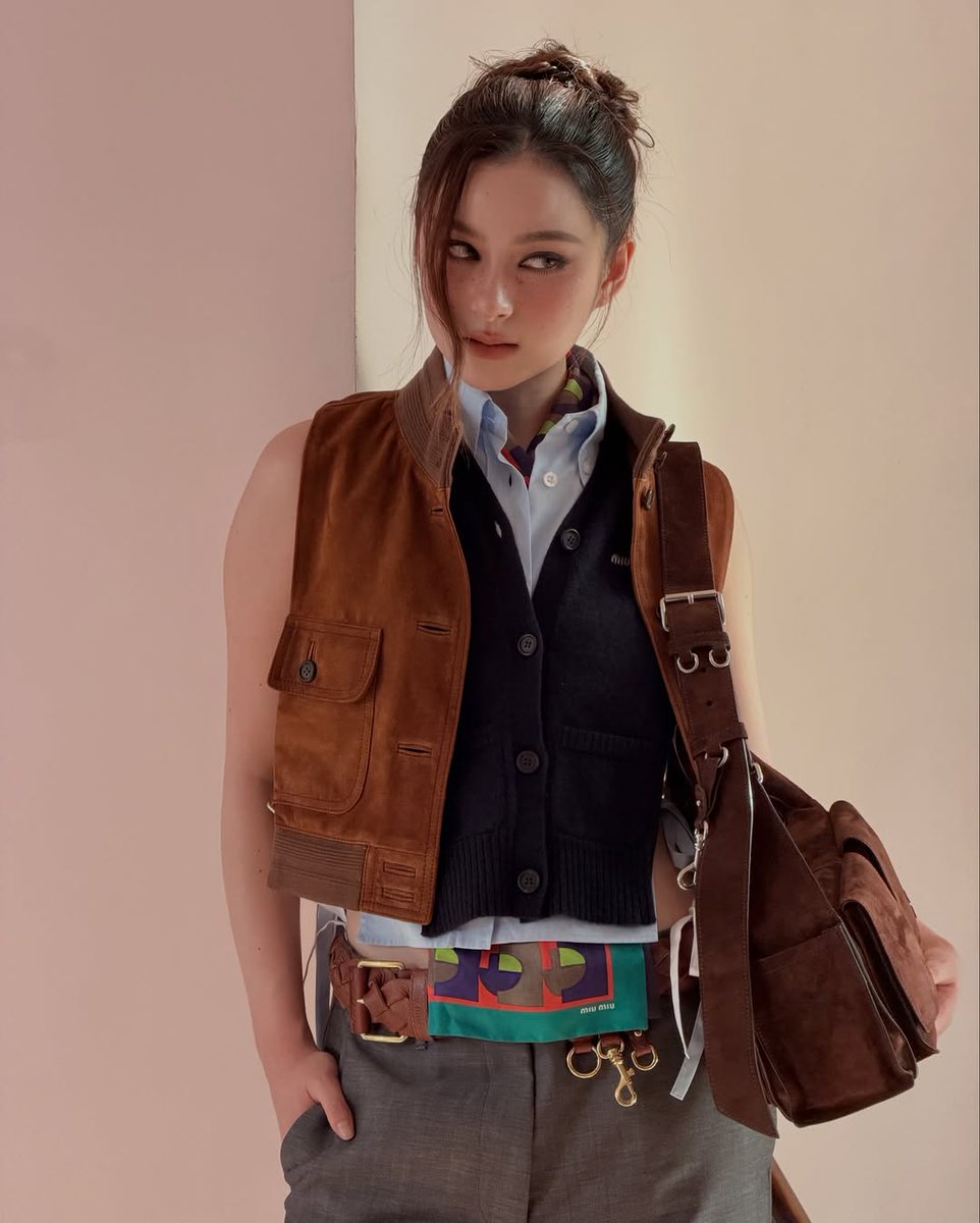 primiitrend's tweet photo. ɪɢ: ꜱᴜᴘᴡᴏɴɢ ᴜᴘᴅᴀᴛᴇ 

Behind the scenes 🥹🫳🏻🤍
@primiily1_ @MIUMIUofficial

#primiily #MiuMiu
#PrimxMiuMiu 
#MiuMiuSS26
#LOfficielThailand https://t.co/VbEZ5zGfc9
