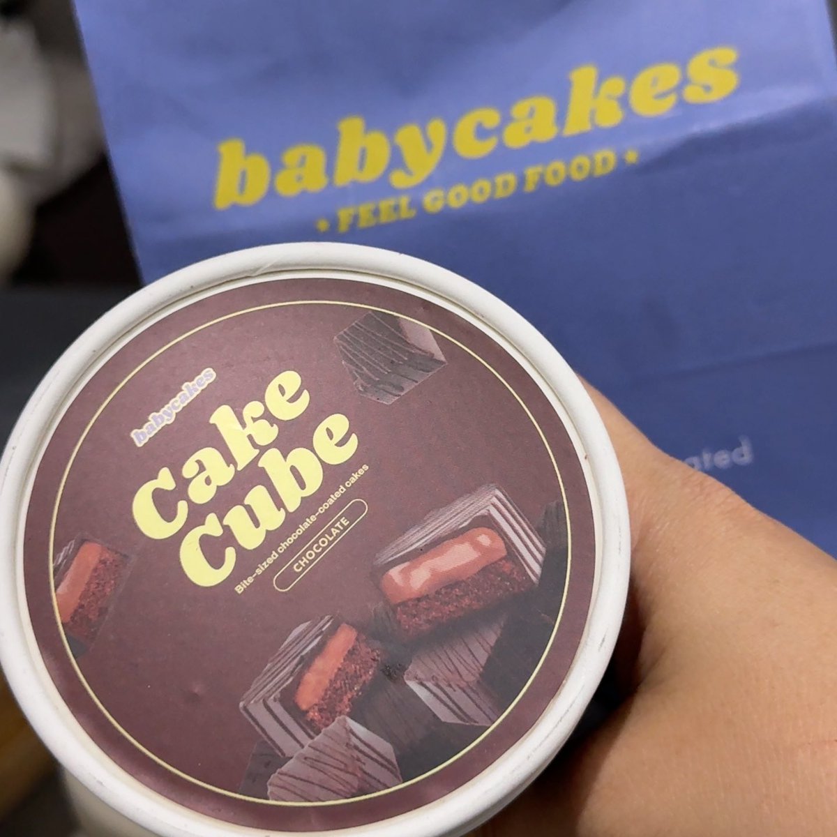 อร่อยจริง!!!!! ที่สำคัญคือคนคุมแคลแบบชั้นกิน1คำก่อนวิ่งที่เหลือแค่ตู้เย็น
พอมี ช็อคโกแลตเป็นเคลือบเป็นคำๆเนื้อเค๊กกับมูสก็ไม่เสียรสชาติไม่ต้องกินทีเดียวหมด ฟรินๆเลยหละ
 #GrabThumbsUpxปอนด์ภูวินทร์ #babycake