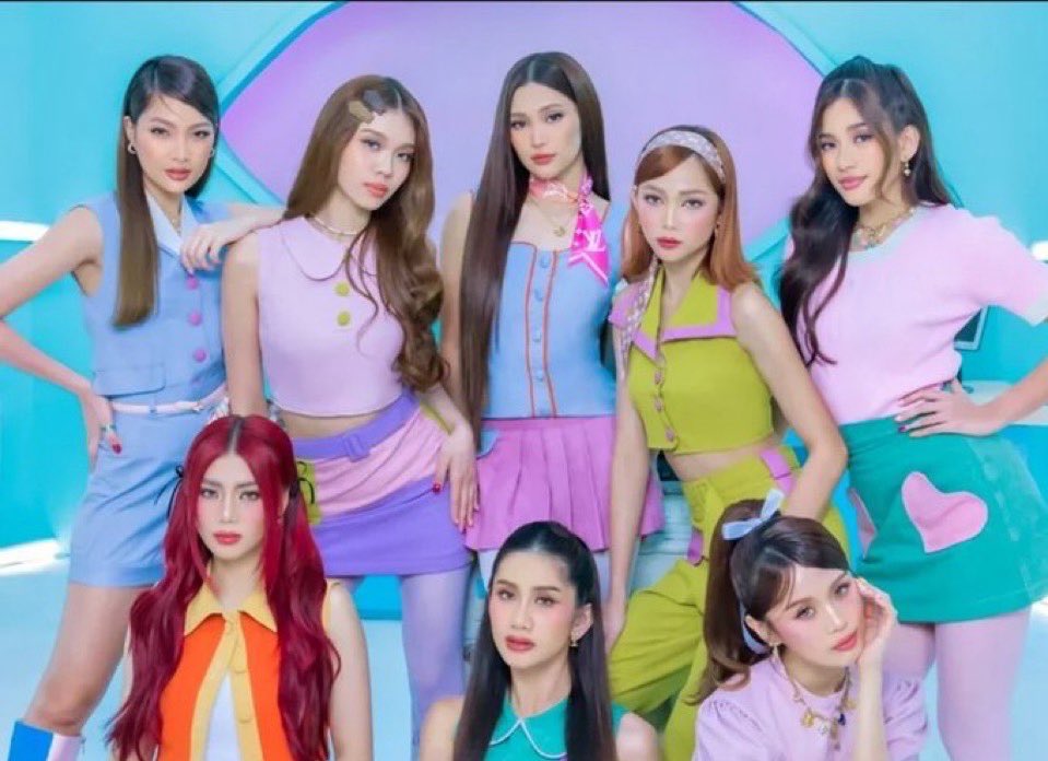 IconicRankings's tweet photo. 20 Celebs in Southeast Asia who trended the most on Social Media today !!

1. BLACKPINK 🌏
2. BINI 🇵🇭
3. Freen Sarocha 🇹🇭
4. Lisa 🇹🇭
5. Becky Armstrong 🇹🇭
6. Michelle Dee 🇵🇭
7. Pablo (SB19) 🇵🇭
8. Earn Earn Fatima 🇹🇭
9. Belle Mariano 🇵🇭
10. Pharita (BABYMONSTER) 🇹🇭
11. Chiquita (BABYMONSTER) 🇹🇭
12. Gulf Kanawut 🇹🇭
13. Anne Curtis 🇵🇭
14. Orm Kornnaphat 🇹🇭
15. Gehlee Dangca (UNIS) 🇵🇭
16. Yeng Constantino 🇵🇭
17. Vice Ganda 🇵🇭
18. Kim Sejeong 🇰🇷/🇵🇭
19. Mile Phakphum 🇹🇭
20. Sophia (KATSEYE) 🇵🇭

Sources: X Trends (SEA Region), ABS-CBN News, Harper’s Bazaar Singapore, Times of India.