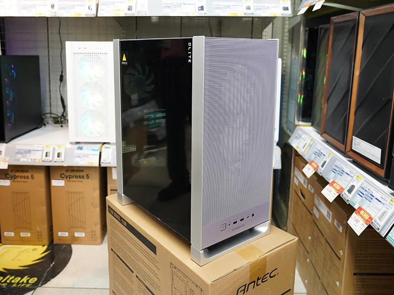 watch_akiba's tweet photo. 更新:IN WINの高冷却PCケース「DLITE」が発売、波状デザインの前面パネルを採用 https://t.co/JJj3vWp5tO #自作PC #INWIN https://t.co/BlZCnOAtHY