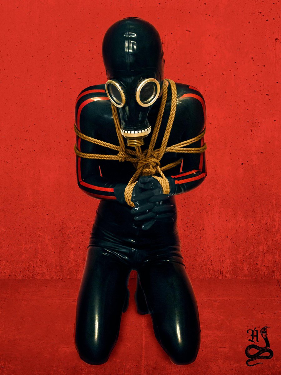 Davelatex00's tweet photo. Un buen gimp atado que si se escapa puede ser una buena zorra y eso no es bueno xD

Foto y edit @Sr_Aspid 

#latex #latexspain #latexpain #gloves #cuerdas #bdsm #rubber #gasmask #rubber https://t.co/WPV6fRaemj