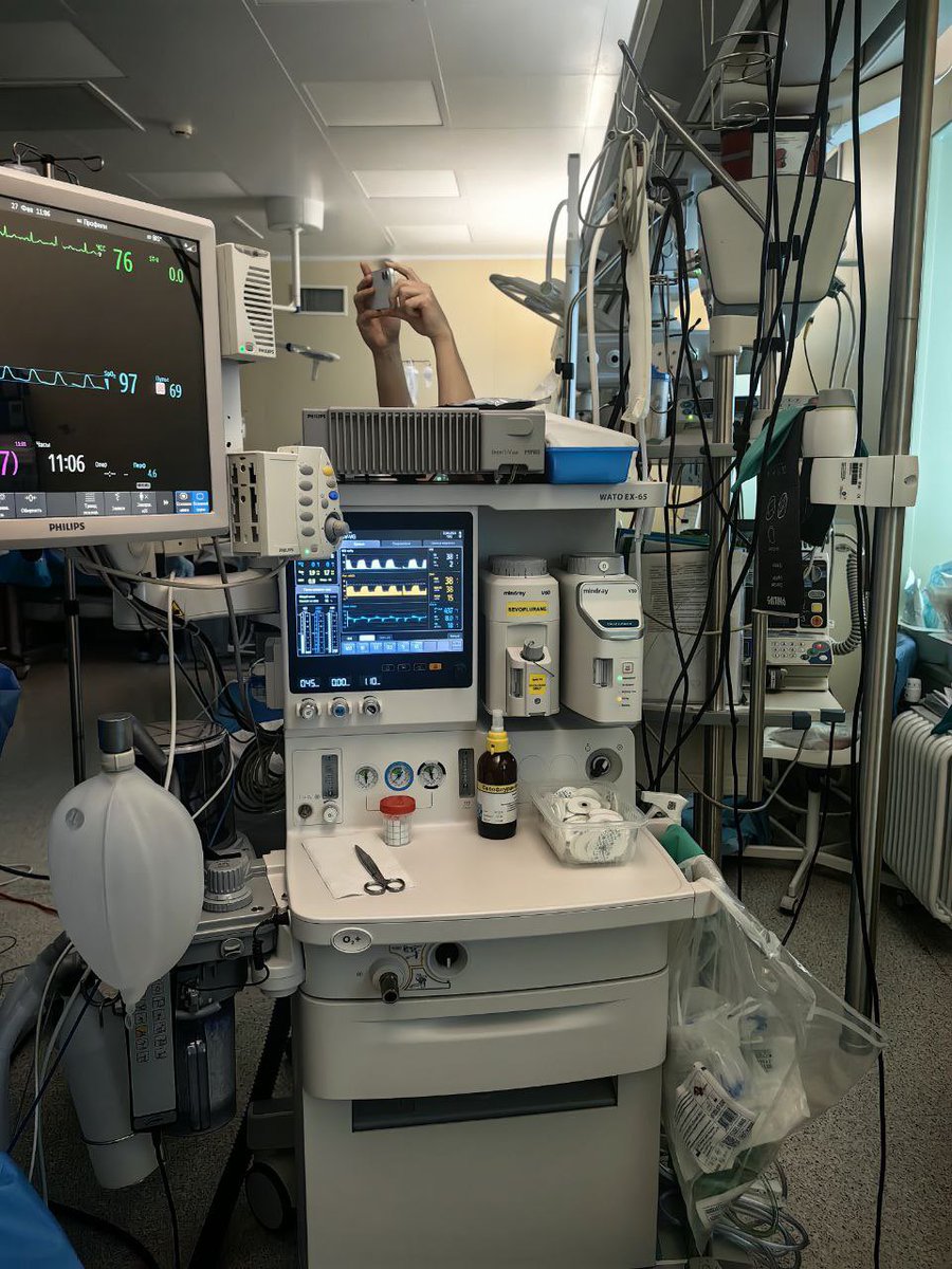 Тихо! Идет операция. tweet media