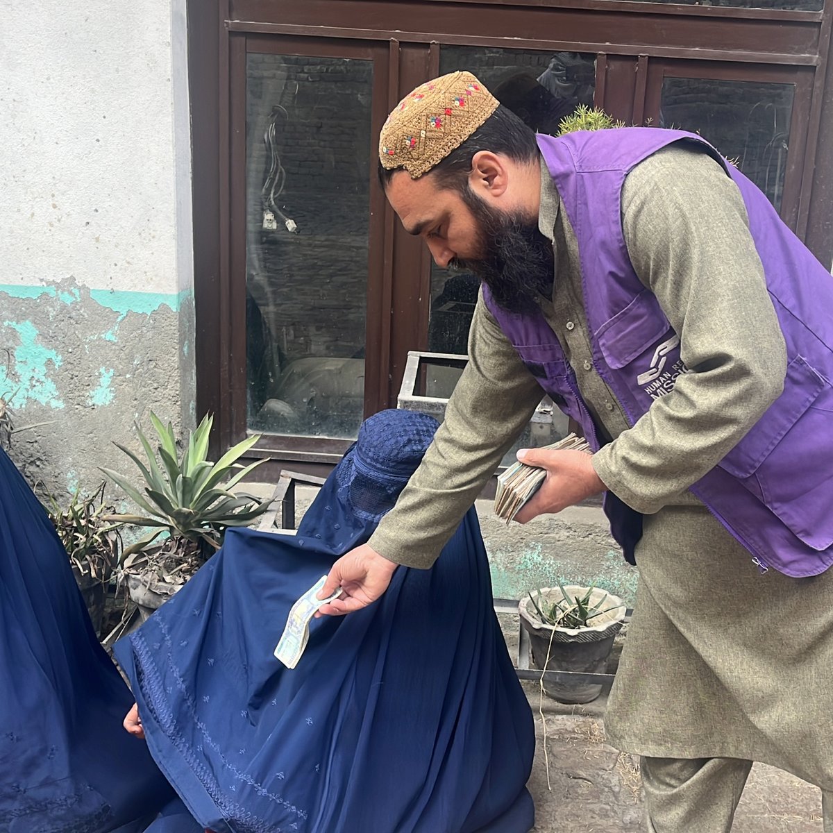 HumanReliefMUK's tweet photo. 🟣 Cash Distribution in Afghanistan🟣

Cash assistance gives families something powerful: choice and dignity.

Instead of temporary relief, it allows the needy to prioritise what they need most.

Reserve your spot in Jannah.
https://t.co/MpEijvO5Ch

#Afghanistan #Cash https://t.co/UYvtVjbuDG