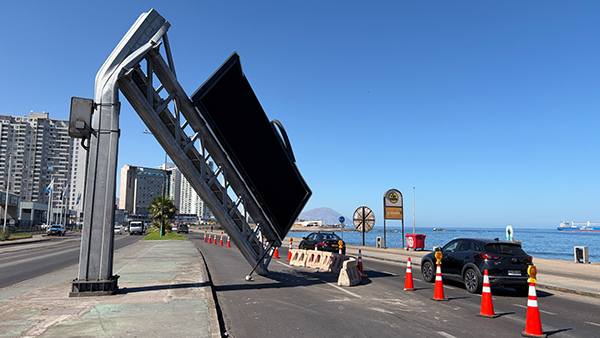 Alcalde Molesto Por Falta de Solución Para el Retiro de Un Cartel Pasadas 18 Horas Del Incidente

➡️region2.cl/alcalde-molest…⬅️

#Antofagasta #Calama #Tocopilla #Taltal #Mejillones #Maríaelena #Baquedano #Sierragorda #Sanpedrodeatacama #Chile