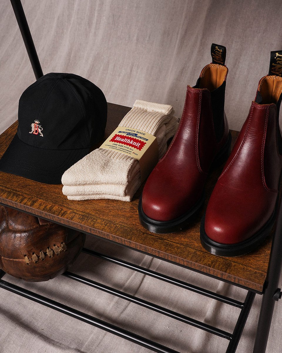 stuarts_london's tweet photo. Matchday Fit β½οΈ
Baracuta Harrington and cap up top, Sunspel Riviera Polo underneath, Nudie Gritty Jackson denim. Finished with Dr Martens 2976 Chelsea Boots.
Built for the terraces. Worn all day.
Online & in store.
#StuartsLondon #MatchdayFit #Since1967 https://t.co/K6FYEQo0K7