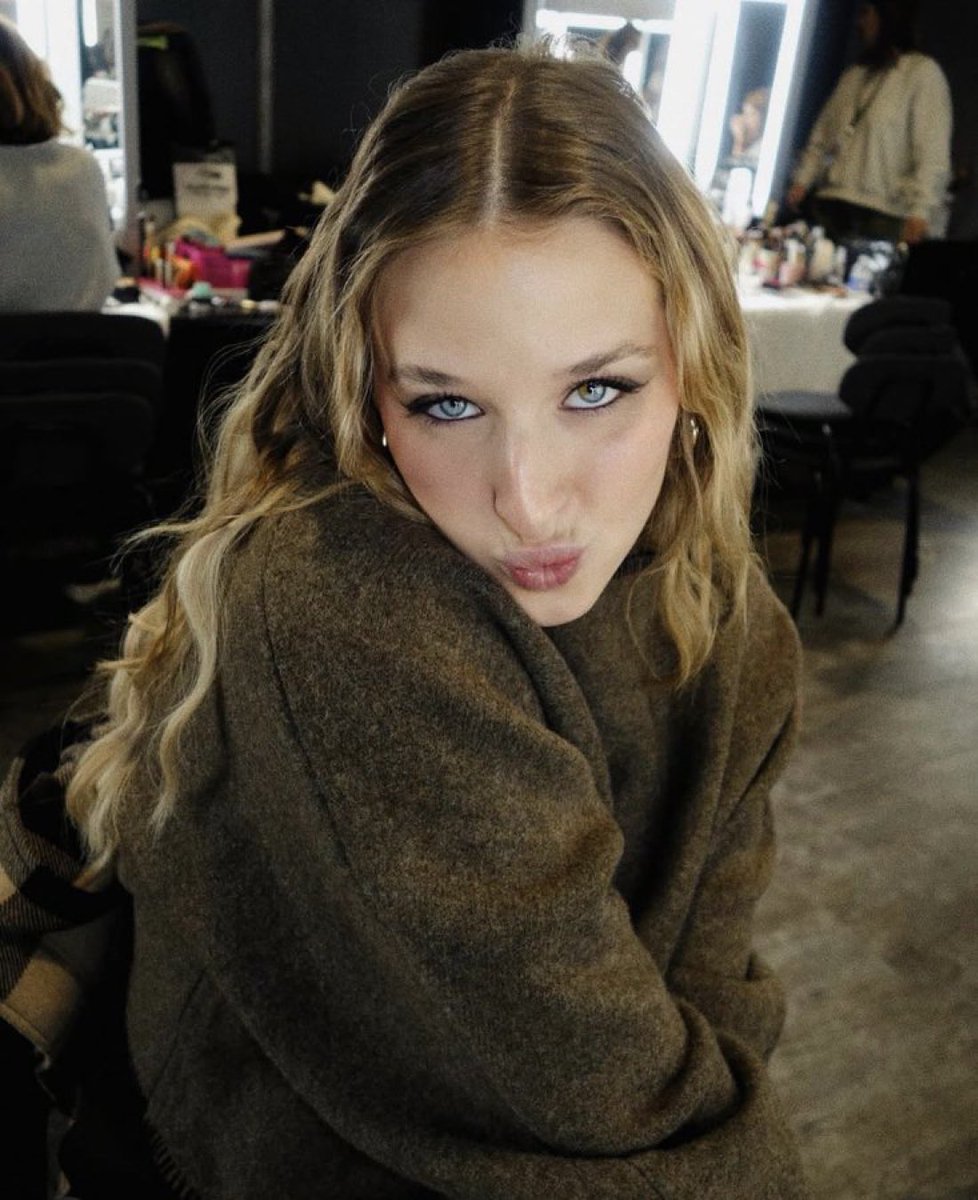 Elle est tellement belle et elle a les plus beaux yeux de la terre