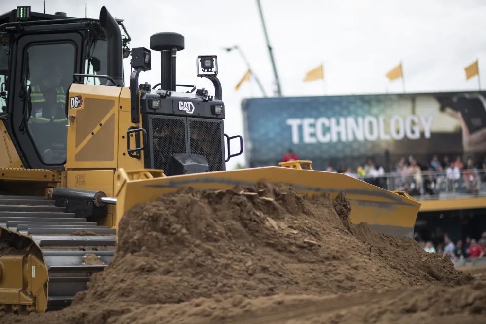 FoleyEngines's tweet photo. If you are at #CONEXPOCONAGG Stop by Cat’s Operator Stadium to learn more about #fuelefficiency, #alternativepower sources & technologies to fit every operation & budget #construction #excavation #excavating https://t.co/0iNKEFGl9r