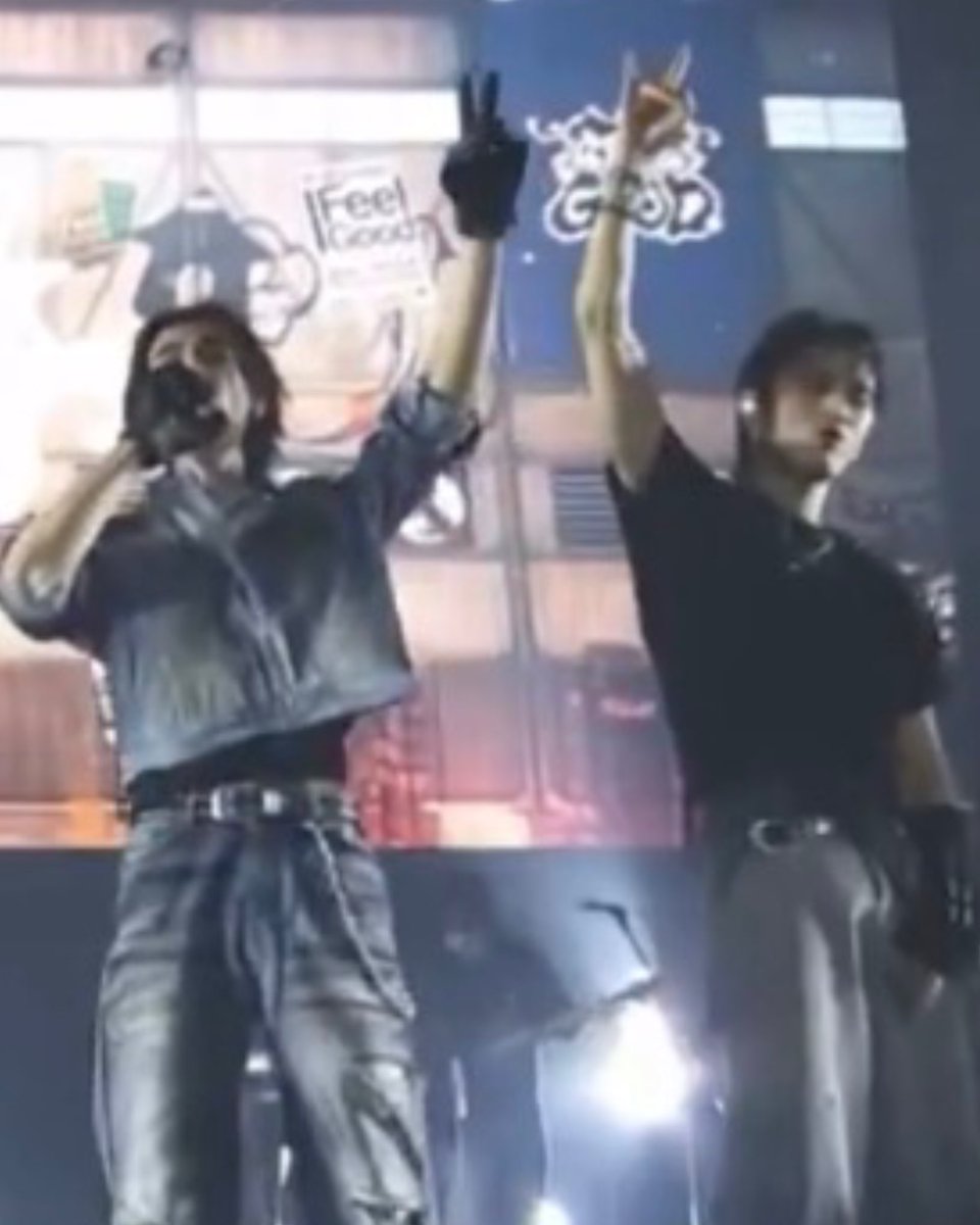 ｢アフィグ｣で君臨した時てっきりみんなKOZハンドサインしてるとばかり思ってたんだけどハニが✌️でテサニ🦊ｺﾝｯ なの見て自由すぎるコンポズ腹痛いw w w w w w w