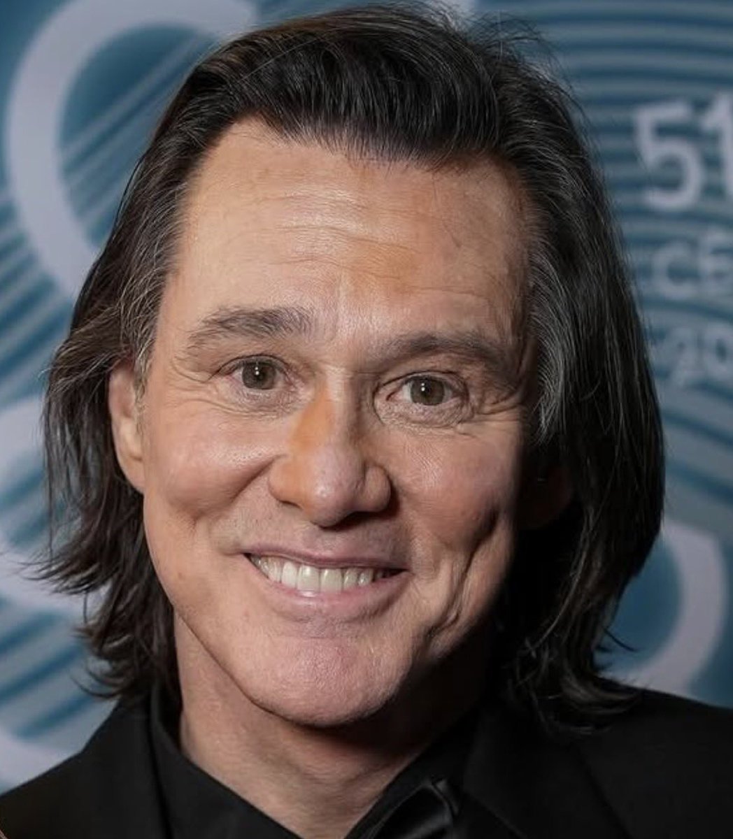 iamufohunter's tweet photo. There is no fucking chance that these two are the same.

What have they done to Jim Carrey ? https://t.co/dzihK0YcV9