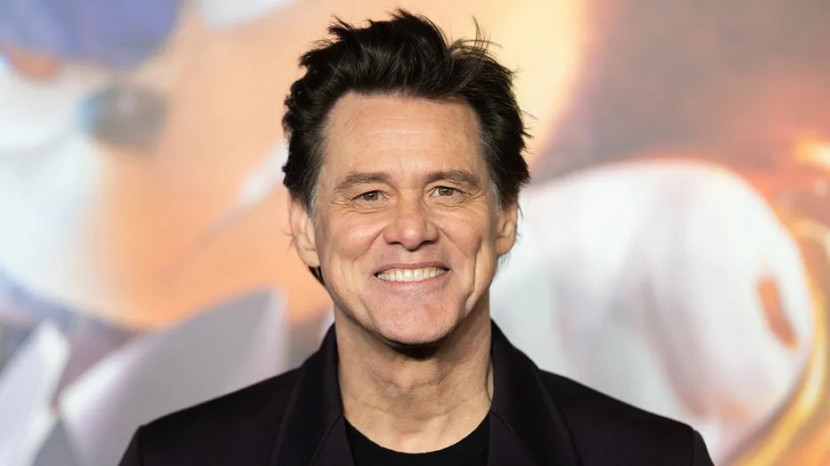 iamufohunter's tweet photo. There is no fucking chance that these two are the same.

What have they done to Jim Carrey ? https://t.co/dzihK0YcV9