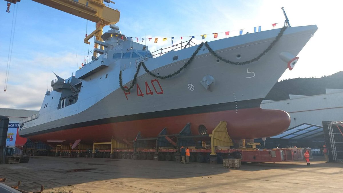 aag_th's tweet photo. 🇮🇹⚓️AAG_th บันทึกประจำวั��: อิตาลีทำพิธีปล่อยเรือลงน้ำเรือตรวจการณ์ไกลฝั่งยุคอนาคต #PPX ลำแรก P440 Ugolino Vivaldi
https://t.co/0z1XxOpWmL
#Italy #Navy @ItalianNavy #MarinaMilitare @SM_Difesa @Fincantieri @Leonardo_live #OPV #Warship https://t.co/qZJpQNPT9Z