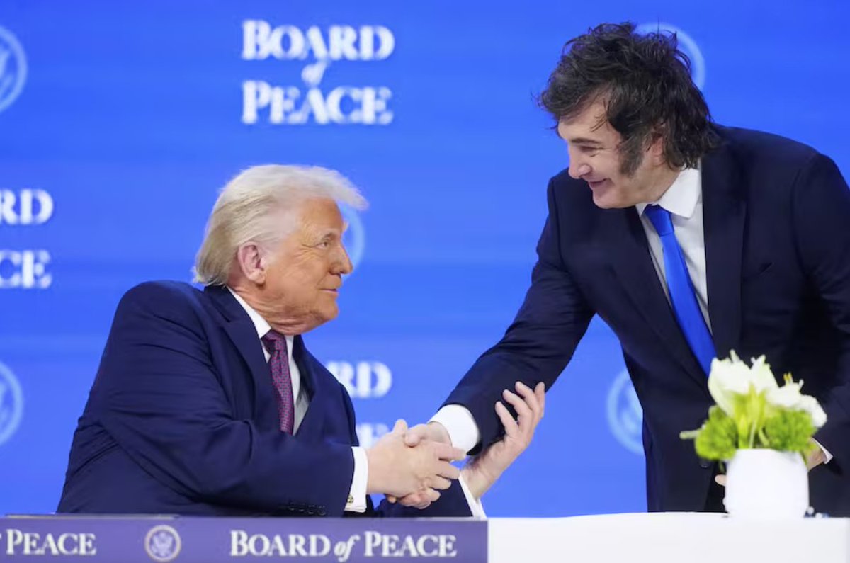 ForeignAffairsL's tweet photo. #LEE "Ushuaia como ficha estratégica en la Junta de Paz de Trump" de Alide Flores Urich Sass (@alide_fus), en el espacio de colaboraciones del Programa de Jóvenes del Comexi (@PJCOMEXI) en #WebFAL https://t.co/V1vAtBR4L5 https://t.co/fjwWlJ0rBm