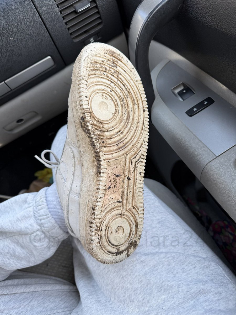 princessciara24's tweet photo. mud &amp; rain are making my sneakers sooo dirty. time for a new pair soon 🌀 https://t.co/oSbukKUdnF