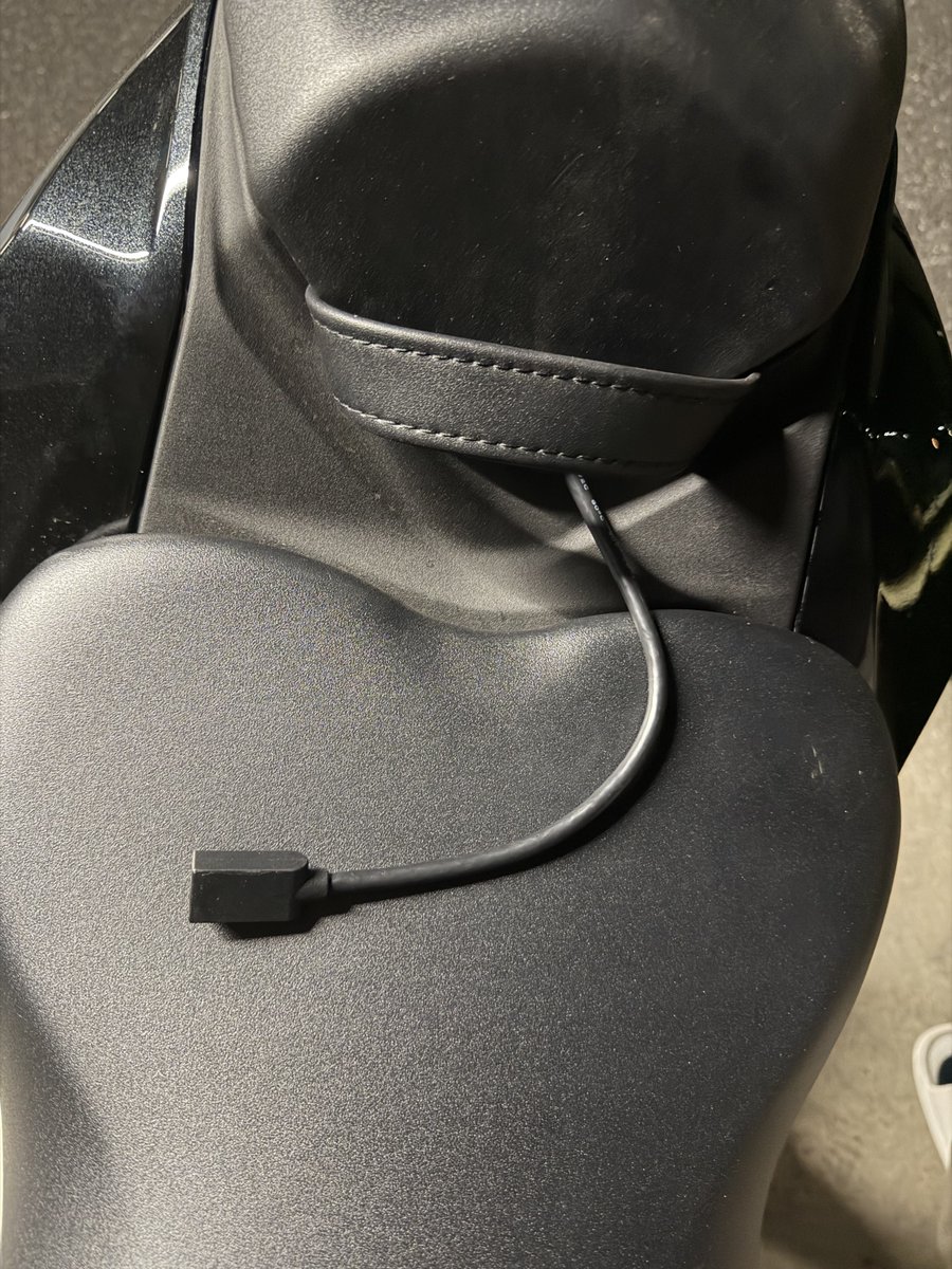 ZXの絶対に誰も使わないでお馴染みの標準装備USBは延長ケーブルつけと