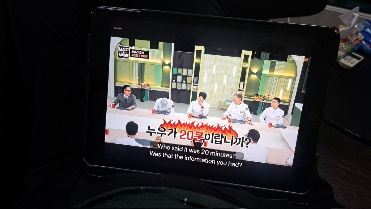 laughing so hard watching Chef &amp; My Fridge and suddenly realized it’s been so long since I laughed this freely… it feels good to not feel regretful and just let loose sometimes. 행복하자 여러분! ✨