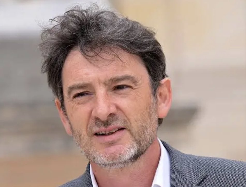 VictorSinclair3's tweet photo. Voici également le « menaceur » en question.
Erwann Balanant. 
Plus ça va, plus les politiques sont des petites frappes.
Soutien @CHAlloncle https://t.co/qBCkLjPaXG