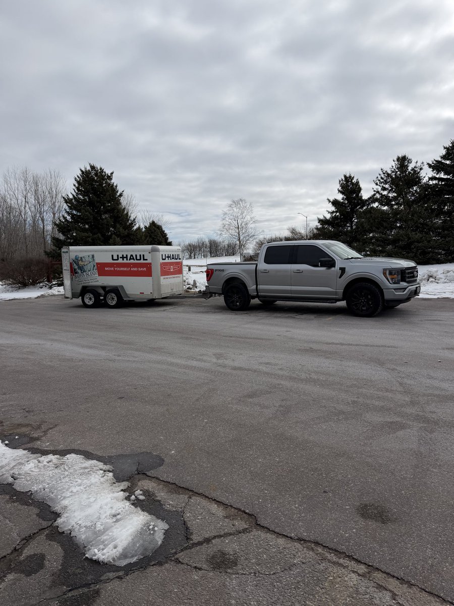 Made $719 profit in one day with this truck and trailer 

$1,000 to help someone move

Here’s where the money went:
- Trailer: $50.59
- Gas: $35
- Labor: $195

Total out of pocket: $280.59
I walked away with: $719.41

Boring businesses print