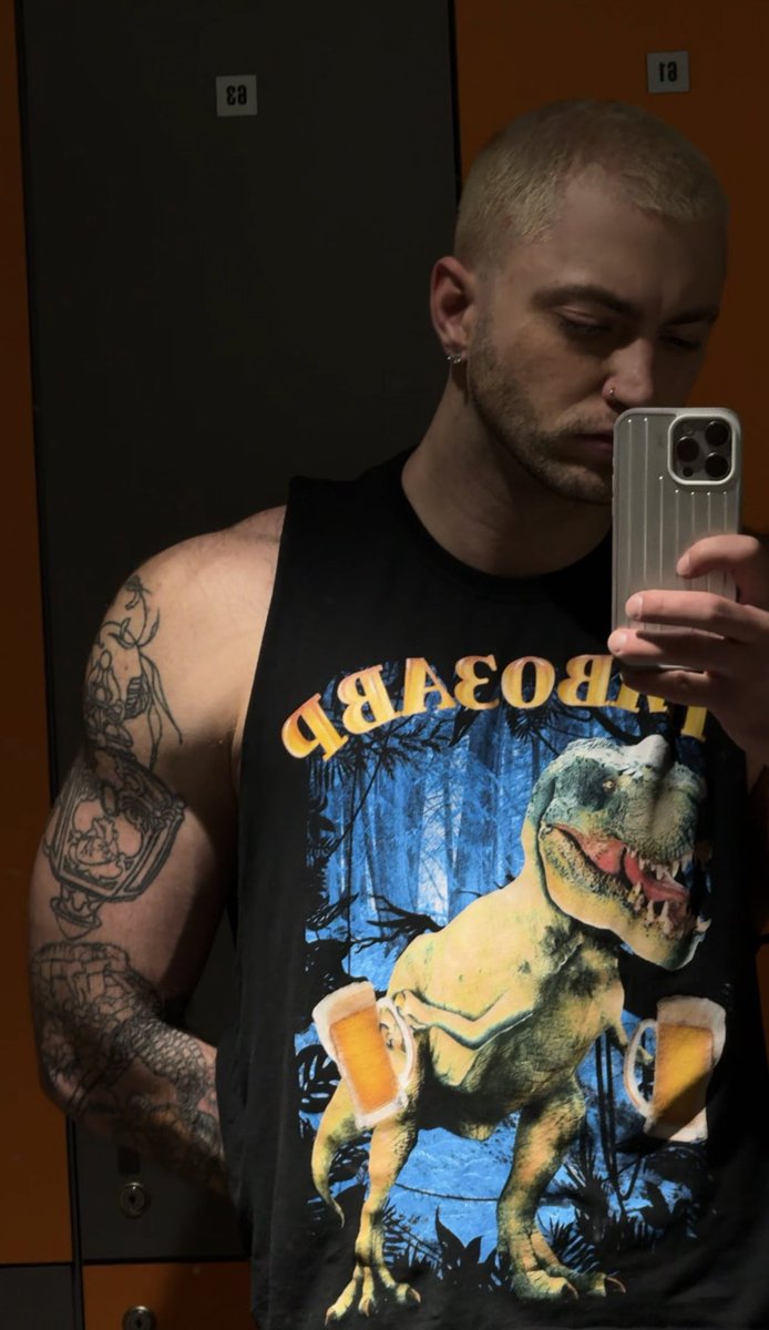 я денис, а ты че? tweet media