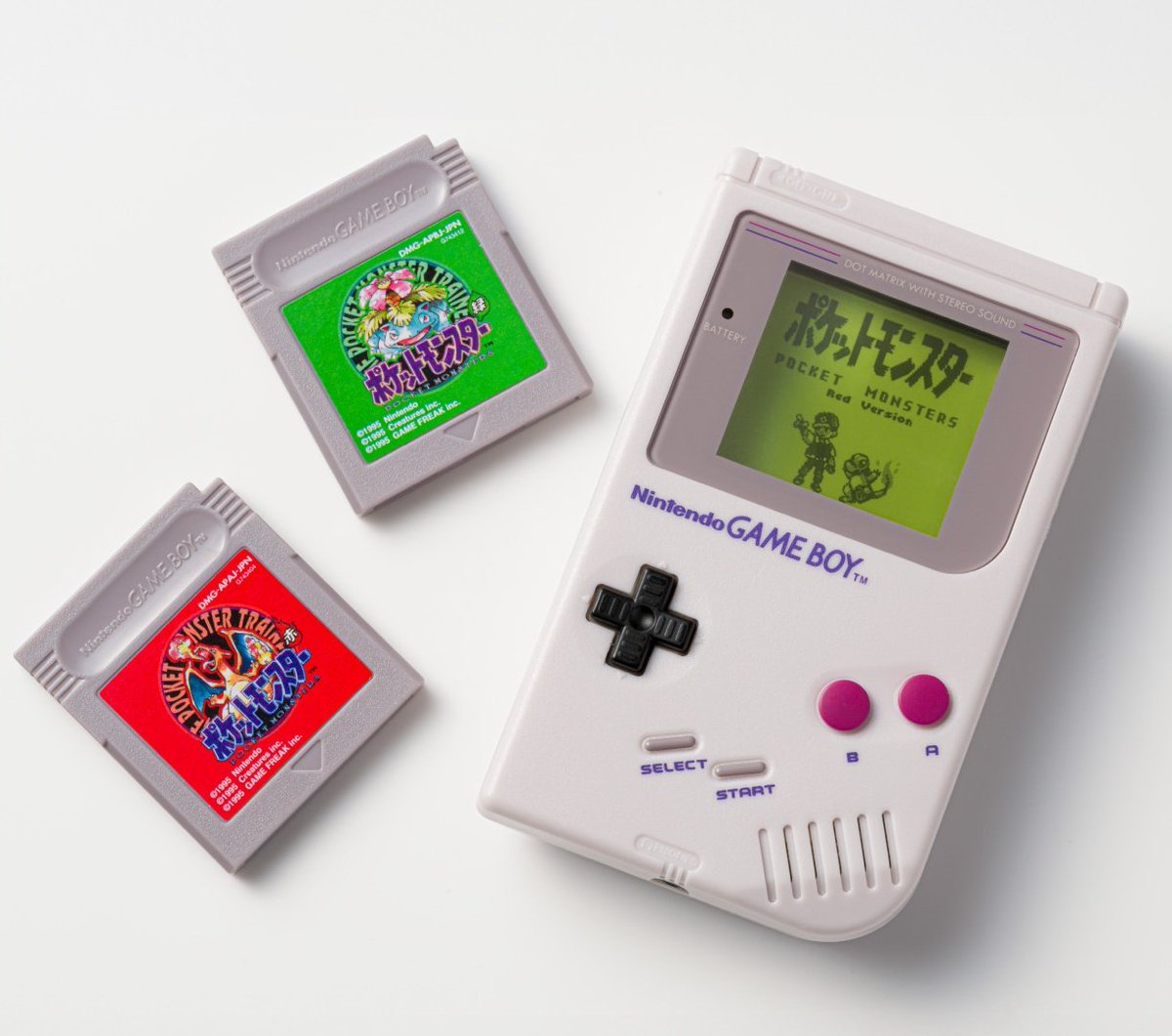 pokexperto's tweet photo. Imágenes adicionales de los reproductores de música de Pokémon Game Music Collection de Pokémon Rojo y Azul.

Un detalle curioso es que la versión occidental tiene cartuchos de Rojo y Azul, pero la versión japonesa tiene cartuchos de Rojo y Verde (juegos originales). https://t.co/ptdwhGLQez