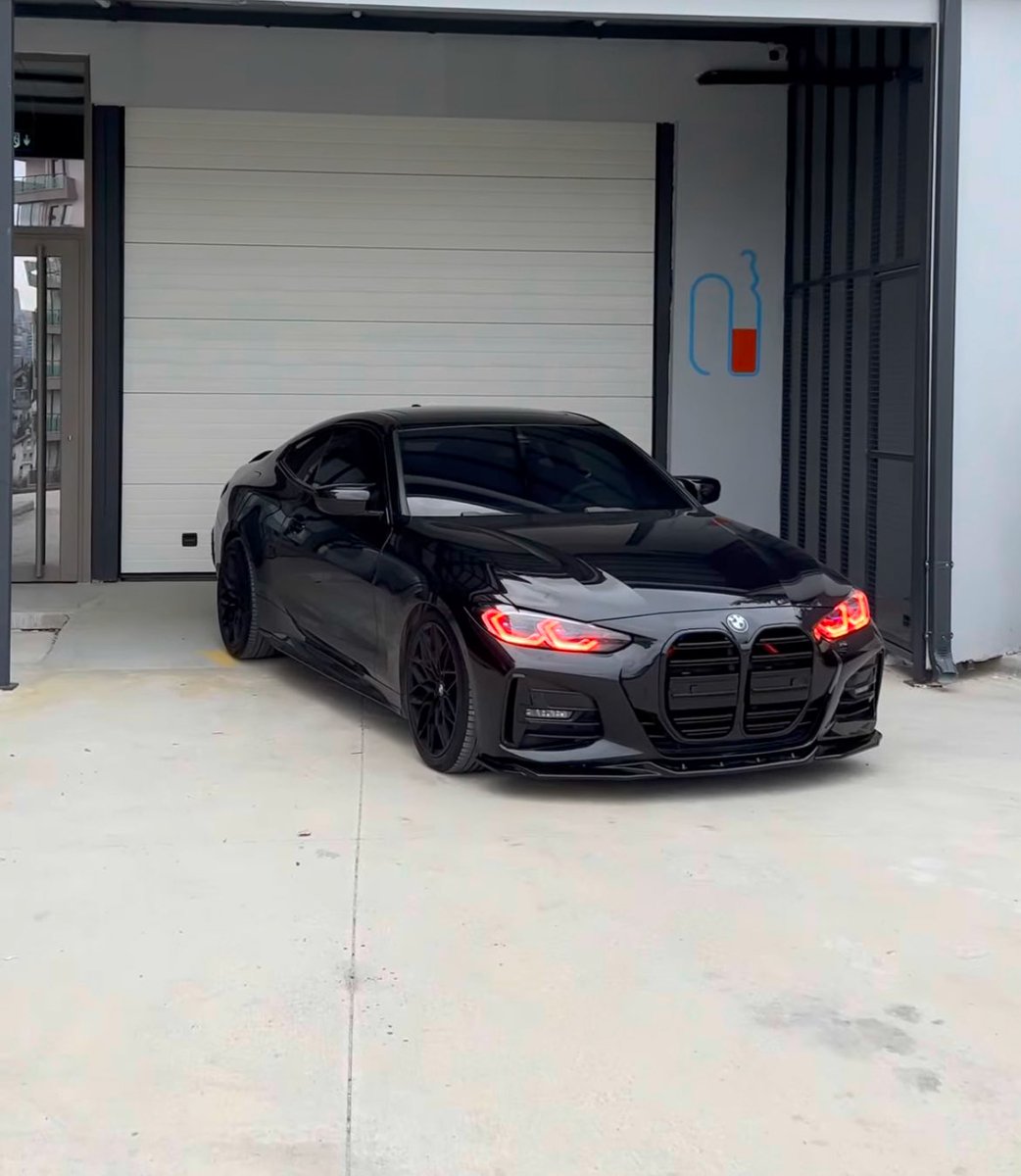 0x_mystical's tweet photo. Which can a Doctor in Nigeria afford with just salary?

BMW M4                            BENZ GLE https://t.co/TWAZ1DutcM