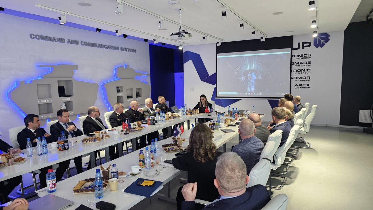 WBGroup_PL's tweet image. Spółka #RADMOR, centrum kompetencyjne @WBGroup_PL w zakresie łączności wojskowej i bezzałogowych systemów morskich, gościła delegację Republiki Tureckiej. W spotkaniu uczestniczyli m in. ambasador Rauf Alp Denktaş (@RaufAlp) i attaché obrony pułkownik Emrah Börekçi. Zagranicznym