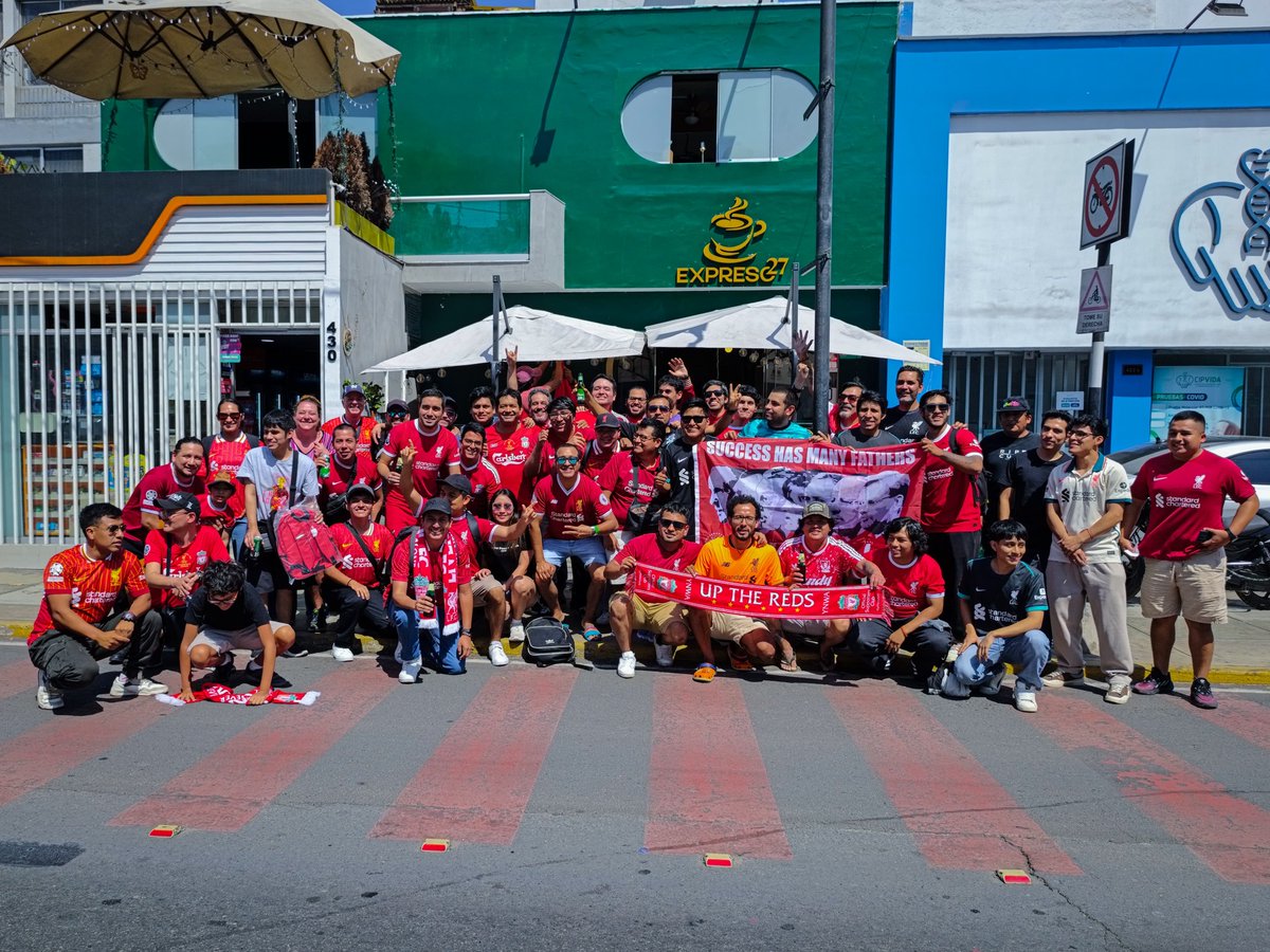 h4link's tweet photo. @ciinnder En las buenas y en las malas siempre apoyando Liverpool Peru https://t.co/nmeVVjborw