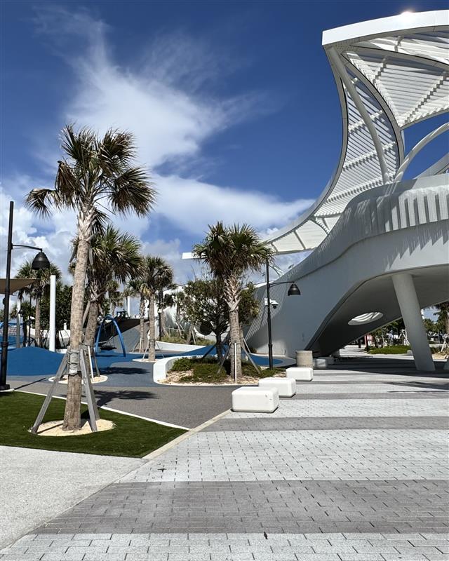 💪🌿 Fitness Friday on Fort Lauderdale Beach means parks made for movement. Walk, run, stretch, swim, or recharge at places like Las Olas Oceanside Park, <a href="/BirchStatePark/">Friends of Birch</a>, and more.

👉 bit.ly/ParksDiscoverF…

 #DiscoverFTLBeach 

📸 = The LOOP
<a href="/BirchStatePark/">Friends of Birch</a>