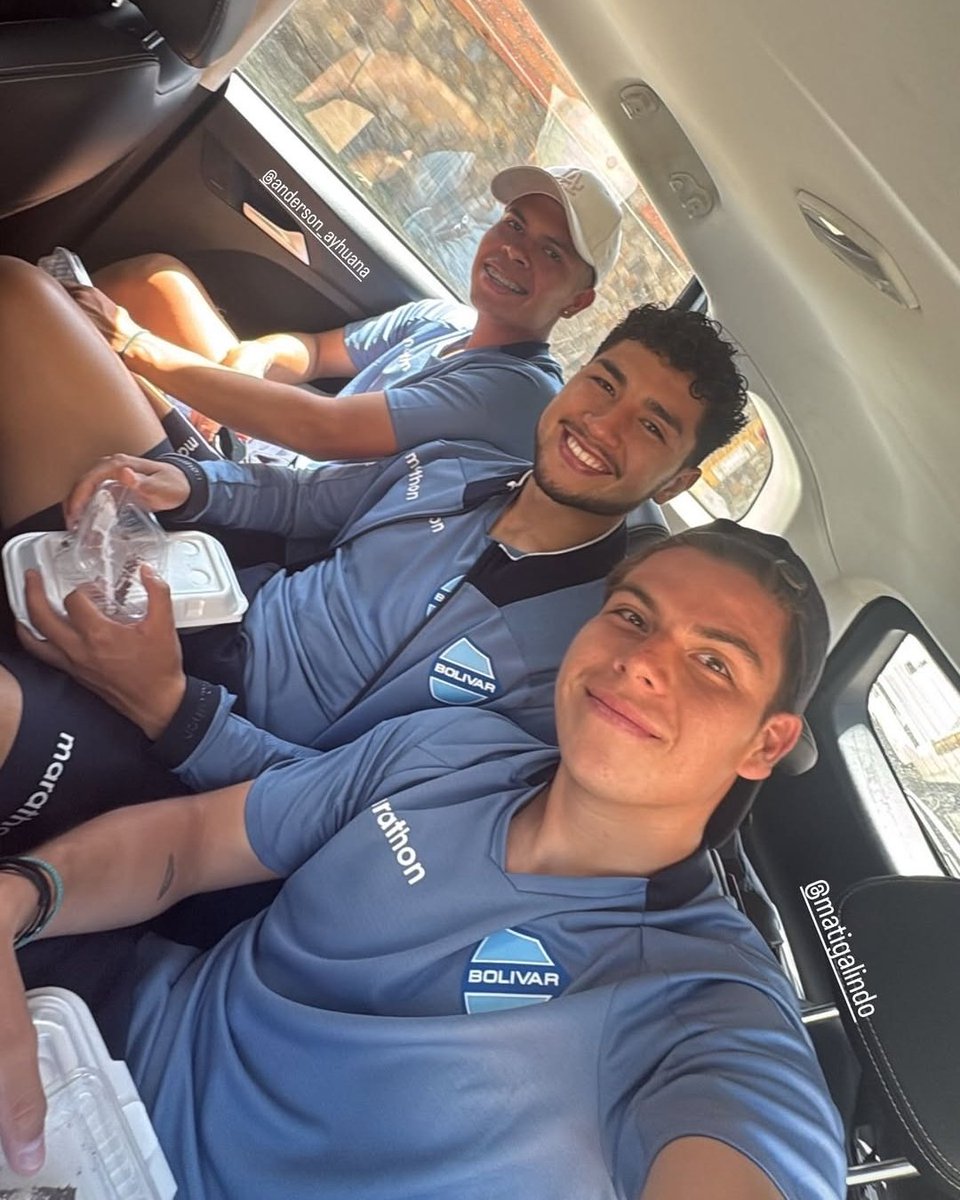 Rumbo a Santa Cruz para el partido de vuelta. Ayhuana, Chaval y Galindo convocados. ¡CON TODO BOLÍVAR! ✈

#ProyectoBolivar1925