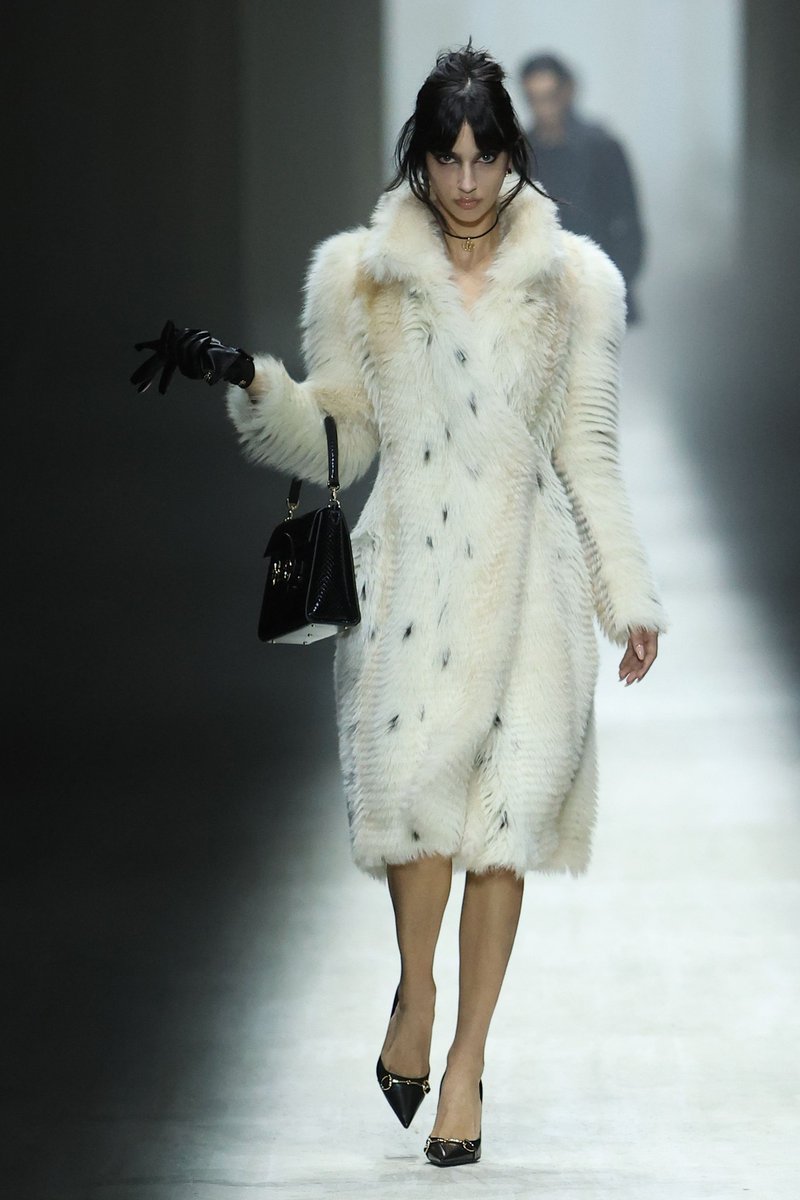 itgirlbackup's tweet photo. Gucci aw26 by Demna. This is his runway debut for Gucci! https://t.co/FOYxR7tbH2