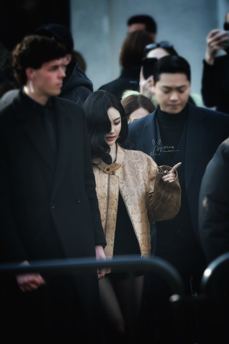 aureabbit_1023's tweet photo. 260227 MILAN Fashion Week

My Gucci Girl🖤

#宁艺卓 #宁宁 #aespa #NINGNING 
#에스파 #닝닝 #ニンニン
#NINGNINGxGucciFW26 https://t.co/9vBA6PGwEk