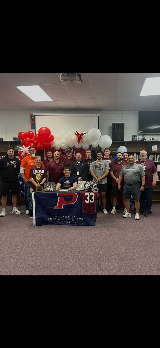 KaydenAlonzo33's tweet photo. Had A great signing, AGTG✝️ once again thank you freinds , family and coaches for helping me along my journey #aggies @coachnaron @CoachKKerns https://t.co/Fo3rtwUlom