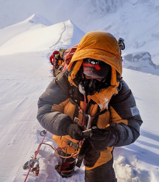 earthcurated's tweet photo. 🏔️ NEW RULE ON EVEREST

From now on, climbers must have already summited a peak over 7,000 m before being allowed to attempt Everest.

This decision follows the increase in accidents involving inexperienced mountaineers. https://t.co/K5zrcjMBVN