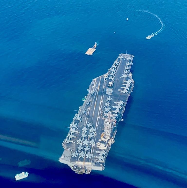 🚢💥¡POSICIONAMIENTO DE GUERRA!
Tras la salida de diplomáticos de potencias como EEUU, China y Rusia, llega a Israel el USS Gerald  Ford el portaaviones más poderoso del mundo 🇺🇸🇮🇱
Las piezas se unieron: primero evacuación, ahora músculo militar. ¡El choque parece inminente! 🌍🔥