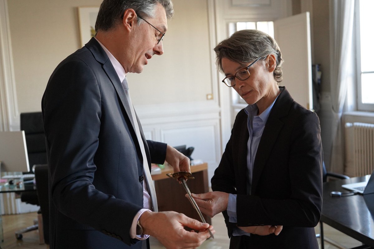 Prefecture42's tweet image. 🇫🇷 Ce jeudi, la préfète de la #Loire s’est rendue à l’École des Mines de Saint-Étienne, invitée par le directeur de l’établissement, Jacques Fayolle.

Muriel Nguyen a pu visiter une véritable institution de l’#Enseignement et de la #Recherche dans la Loire, mais aussi en France.