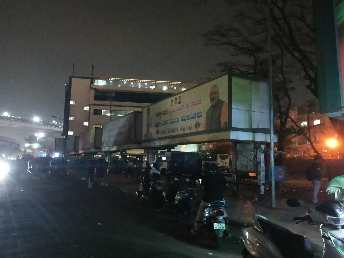 meavinash6262's tweet photo. As of today I see street lights of Silk Board bus not working again and posing a safety concern especially for hundreds of women .
Please fix it as soon as possible.
#Bengaluru
@GBAChiefComm 
@GBA_office 
@comm_blr_south 
@Tejasvi_Surya https://t.co/IUBlptOjgm