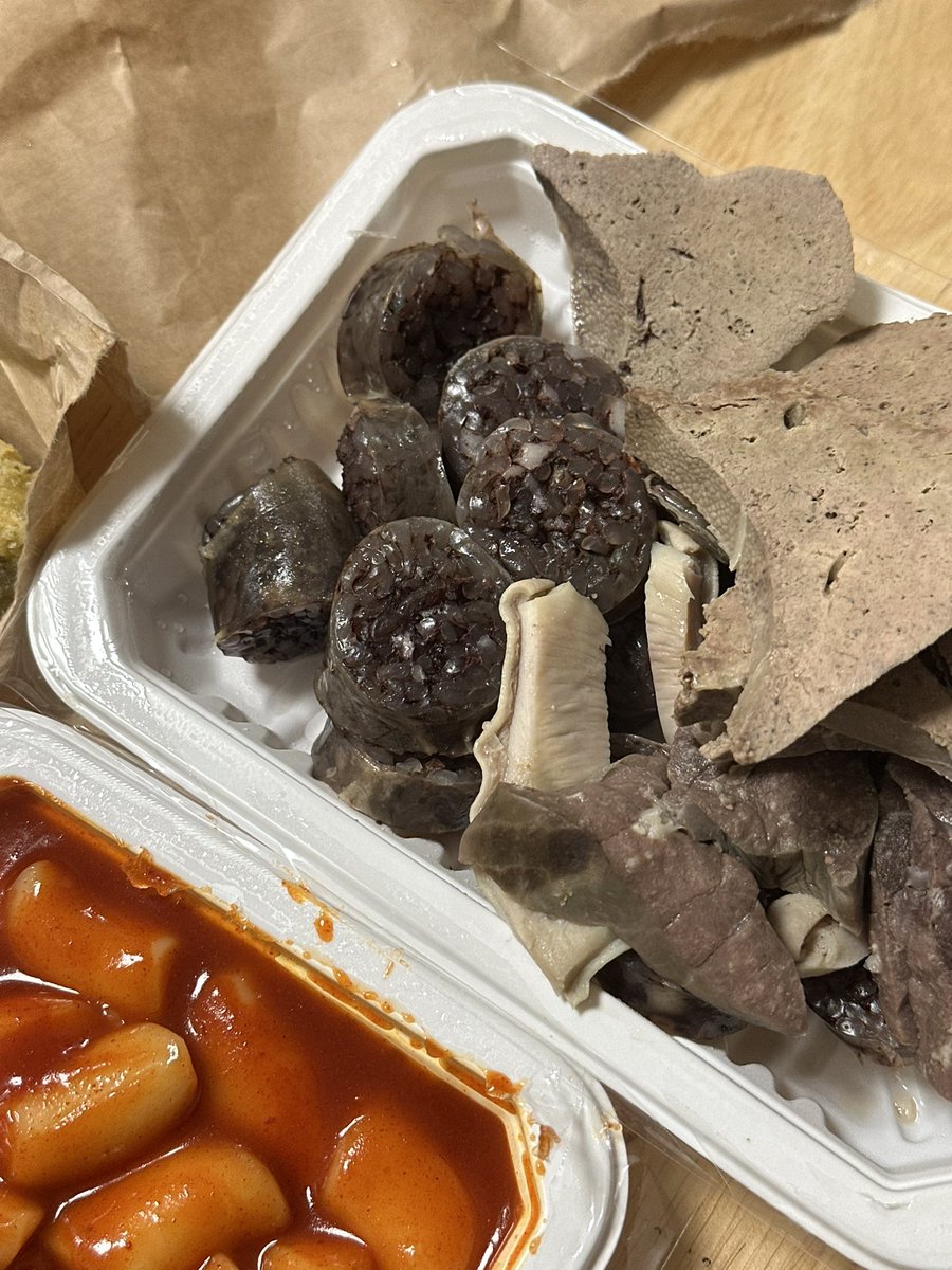 mymeal_'s tweet photo. 떡튀순
쌀떡볶이 튀김 순대 https://t.co/fzkBTY61cC