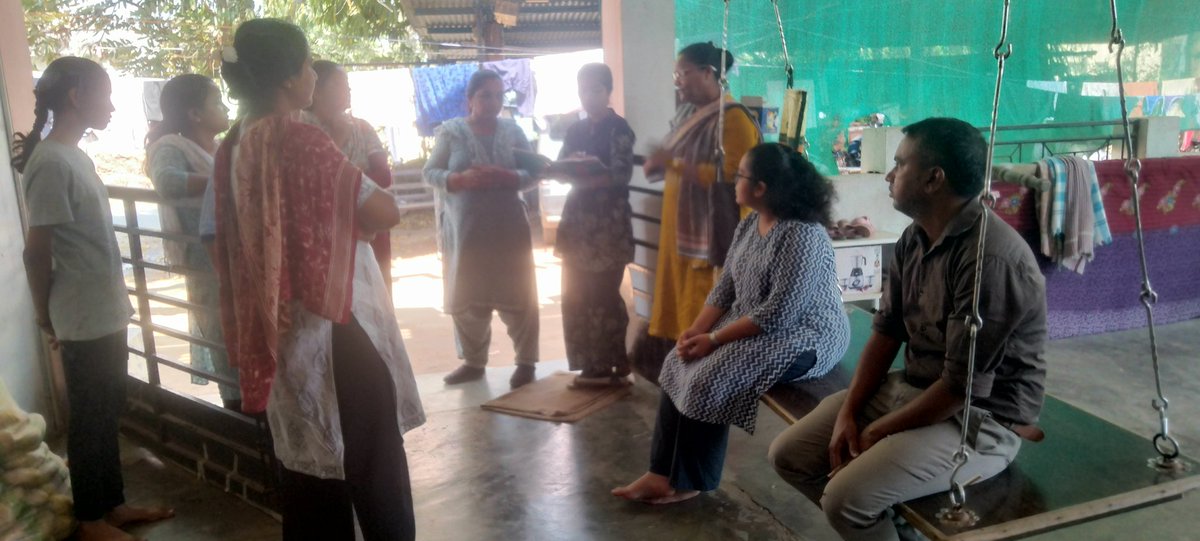 AAMKHEROL's tweet photo. @CdhoSabarkantha @THOTalodSK આજરોજAAM ખેરોલ ખાતેmoતથા સ્ટાફ દ્વારા HPV વેક્સિનના લાભાર્થીઓનાઘરેજઈને ઘર મુલાકાત કરી.લાભાર્થી અને તેમના વાલીઓને HPV વેક્સિનના ફાયદા, સુરક્ષાઅનેઆવશ્યકતા વિશે સમજાવવામાં આવ્યું.આ કામગીરી દ્વારા બાળાઓમાંસર્વાઇકલ કેન્સરથી બચાવ અંગે જાગૃતિ વધારવામાં આવી. https://t.co/VRUlizpvCP
