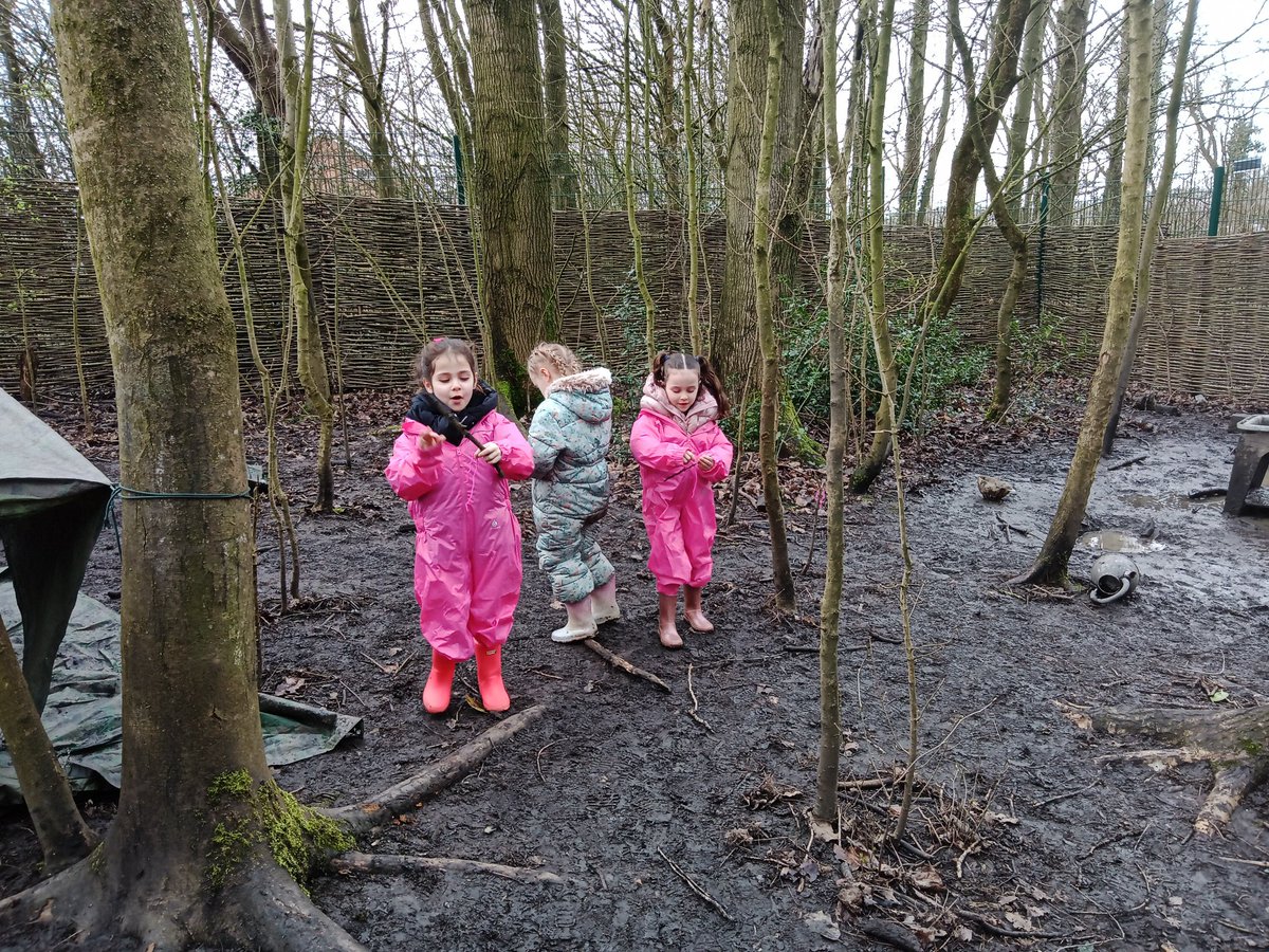 Miss Dennett tweet media