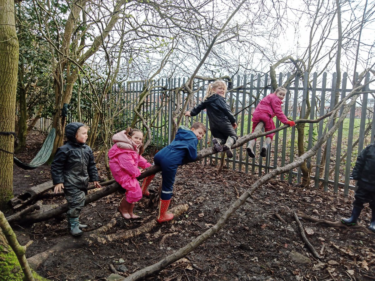 Miss Dennett tweet media