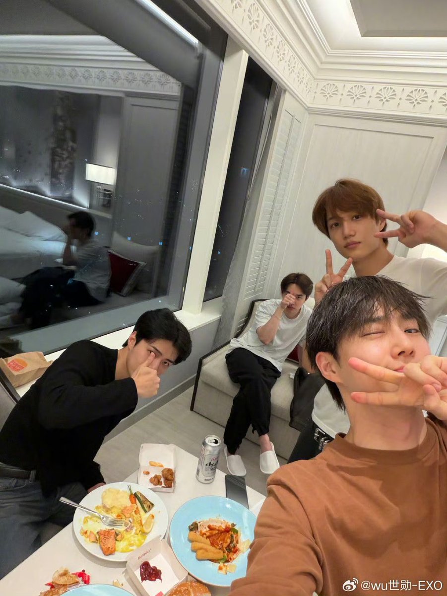 เซฮุนอัพรูปที่ไทยอีกแล้ว 😎